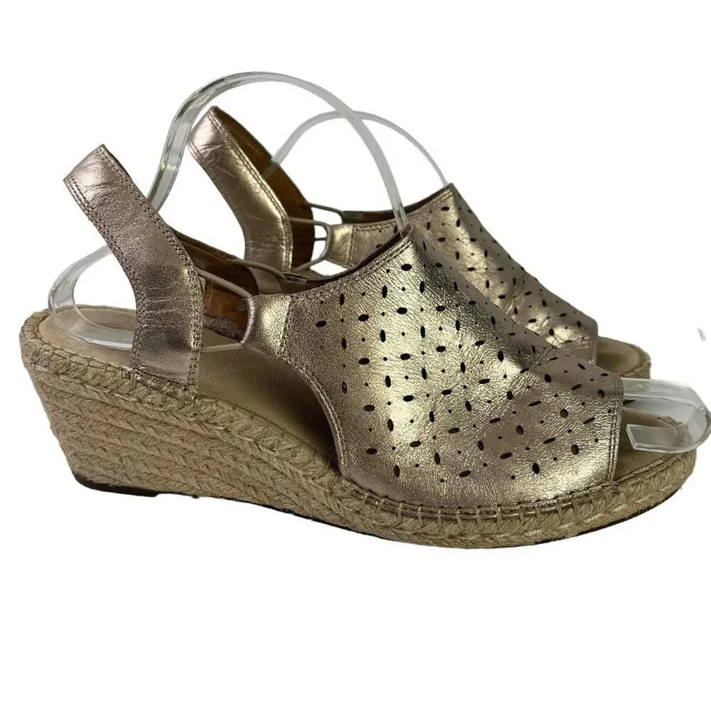 Clarks Artisan Espadrille Wedge Slingback Sandals Gold Perforated Shoes sz 9.5 W